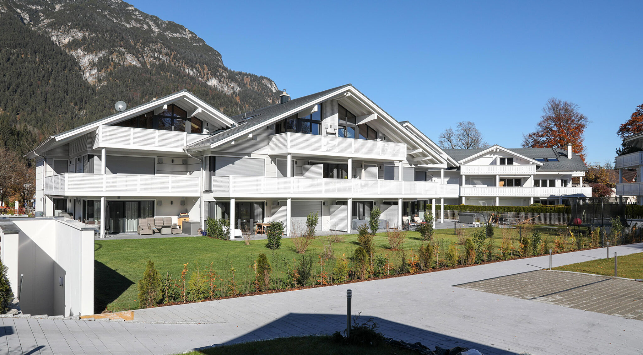 Frontansicht des Alpspitzpanorama-Wohnhauses.